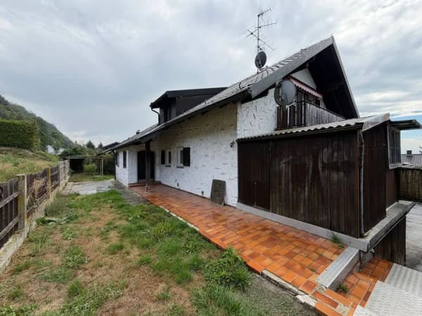 Immobilie in Julbach - Freistehendes Einfamilienhaus mit Einliegerwohnung, PV-Anlage & großem Grundstück - Bild 1