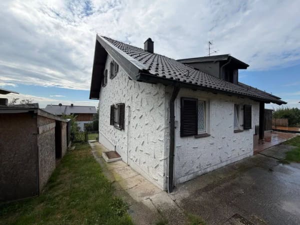 Immobilie in Julbach - Freistehendes Einfamilienhaus mit Einliegerwohnung, PV-Anlage & großem Grundstück - Bild 2