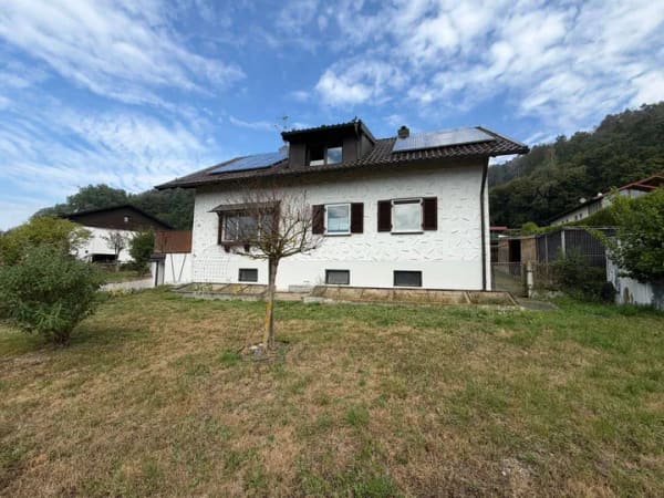 Immobilie in Julbach - Freistehendes Einfamilienhaus mit Einliegerwohnung, PV-Anlage & großem Grundstück - Bild 3
