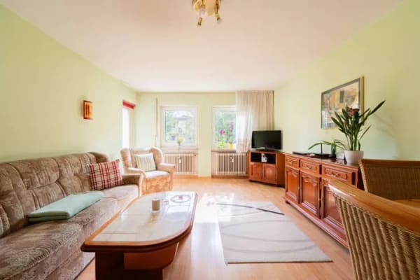 Immobilie in Grünwald - Wohnen in Grünwald – gut geschnittene 3-Zimmer-Wohnung mit Balkon, Garage und Hobbyraum - Bild 2