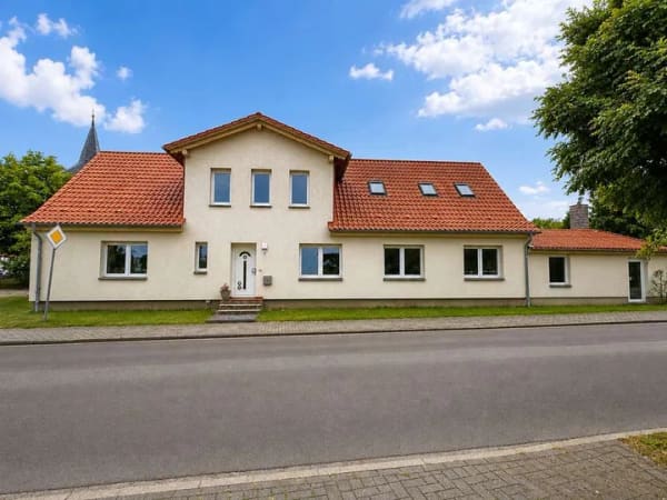 Immobilie in Gardelegen - Gepflegtes Ein- bis Zweifamilienhaus mit großzügiger Wohnfläche und zusätzlichem Nutzungspotenzial - Bild 1