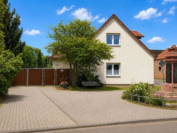 Immobilie in Gardelegen - Gepflegtes Ein- bis Zweifamilienhaus mit großzügiger Wohnfläche und zusätzlichem Nutzungspotenzial - Bild 3