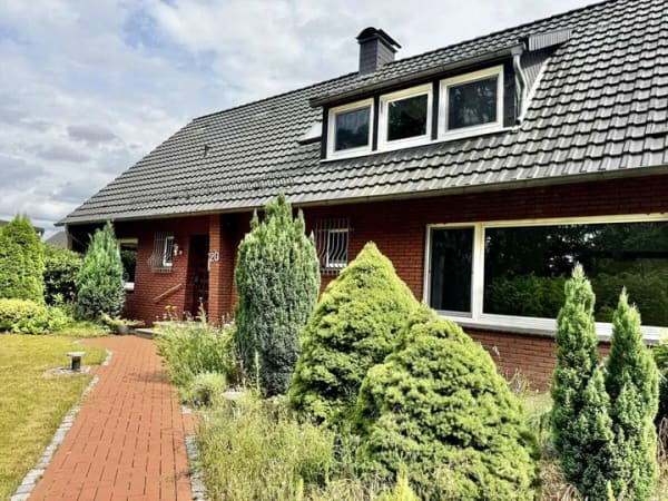 Immobilie in Lähden - Großes Haus, großer Garten, große Chancen! Einfamilienhaus in ruhiger Wohnsiedlung! - Bild 2