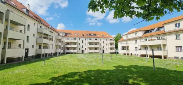 Immobilie in Taucha - **TAUCHA**2-Raumwohnung und Stellplatz in ruhiger Lage**Loggia**Tageslichtbad**WE ist vermietet** - Bild 0