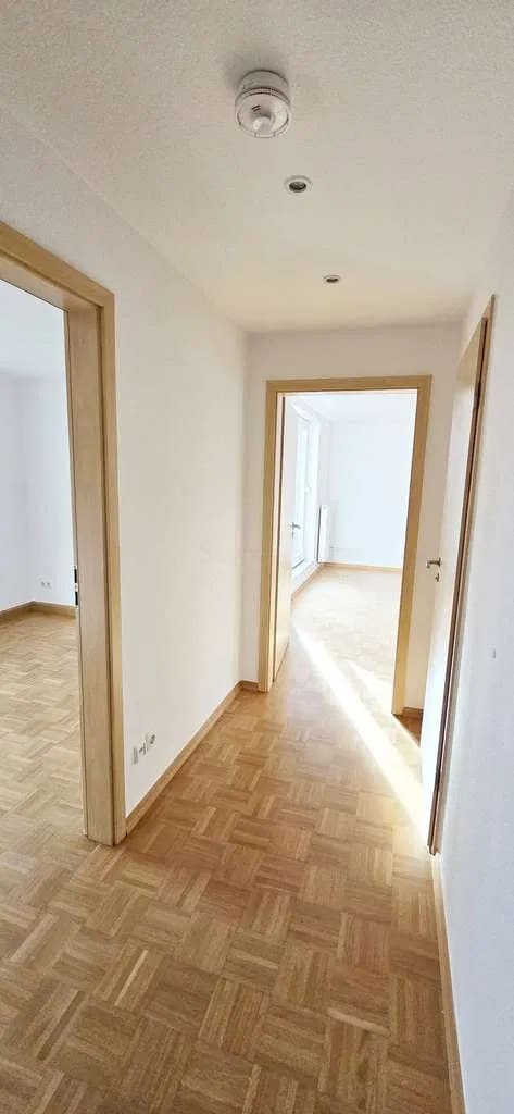 Immobilie in Taucha - **TAUCHA**2-Raumwohnung und Stellplatz in ruhiger Lage**Loggia**Tageslichtbad**WE ist vermietet** - Bild 4