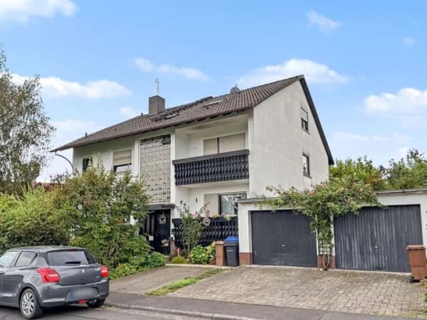 Immobilie in Schöllkrippen - Großzügige 6-Zimmer-Wohnung mit zwei Balkonen und traumhaftem Spessartblick in Schöllkrippen - Bild 0
