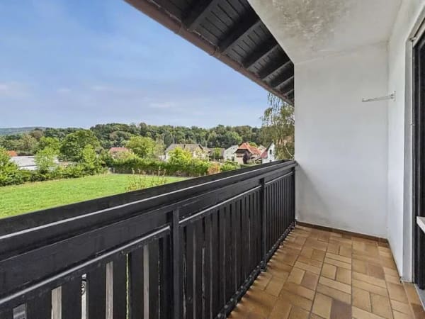 Immobilie in Schöllkrippen - Großzügige 6-Zimmer-Wohnung mit zwei Balkonen und traumhaftem Spessartblick in Schöllkrippen - Bild 1