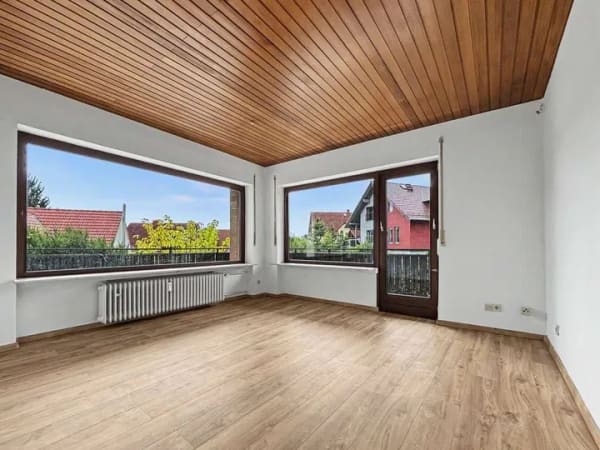 Immobilie in Schöllkrippen - Großzügige 6-Zimmer-Wohnung mit zwei Balkonen und traumhaftem Spessartblick in Schöllkrippen - Bild 2