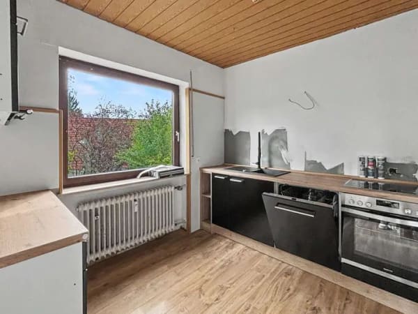 Immobilie in Schöllkrippen - Großzügige 6-Zimmer-Wohnung mit zwei Balkonen und traumhaftem Spessartblick in Schöllkrippen - Bild 3