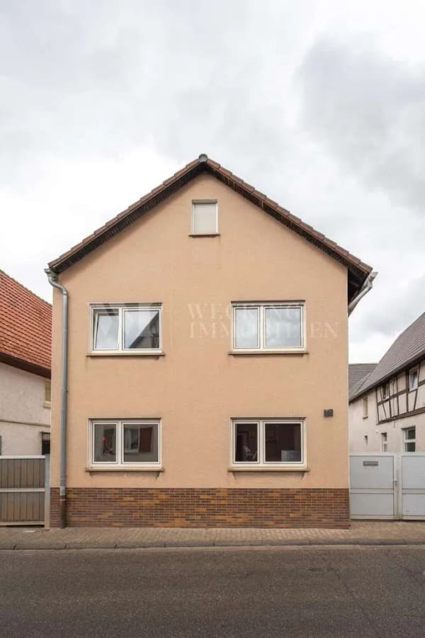 Immobilie in Neustadt an der Weinstraße - Wohnanwesen mit Innenhof, historischer Scheune und landwirtschaftlicher Nutzfläche - Bild 0