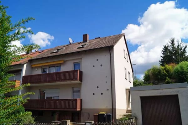 Immobilie in Roßtal - Roßtal / S-Bahn Lauflage: Zweifamilienhaus mit ausgebautem Dachgeschoß und Garage - Bild 1