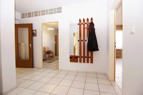 Immobilie in Roßtal - Roßtal / S-Bahn Lauflage: Zweifamilienhaus mit ausgebautem Dachgeschoß und Garage - Bild 3
