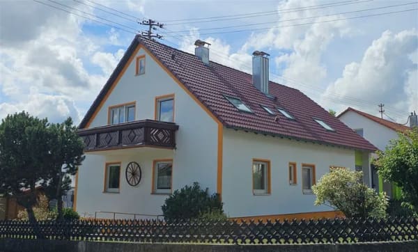 Immobilie in Steinheim am Albuch - Zweifamilienhaus in ländlich-ruhiger Wohnlage mit schönem Eckgrundstück - Bild 0