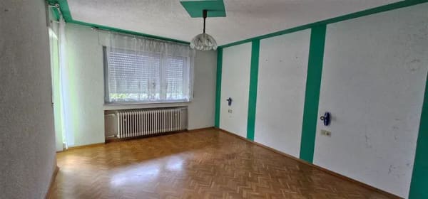 Immobilie in Steinheim am Albuch - Zweifamilienhaus in ländlich-ruhiger Wohnlage mit schönem Eckgrundstück - Bild 2