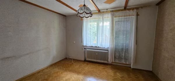 Immobilie in Steinheim am Albuch - Zweifamilienhaus in ländlich-ruhiger Wohnlage mit schönem Eckgrundstück - Bild 4