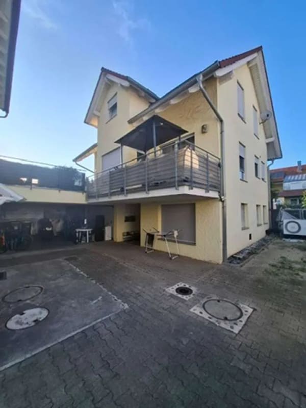 Immobilie in Erligheim - Ihr Wohntraum in Erligheim: Großzügiges EFH mit Einliegerwohnung, Gartenidylle & Garage - Bild 1