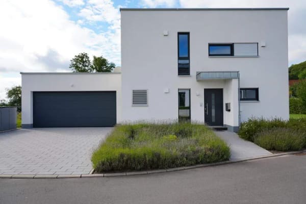 Immobilie in Haunetal - Modernes Einfamilienhaus mit Balkon und Terrasse in Haunetal - Bild 1