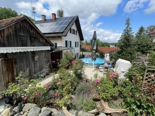 Immobilie in Dießen am Ammersee - Ländliches Einfamilienhaus mit schönem Garten in Obermühlhausen bei Dießen am Ammersee - Bild 0