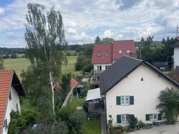 Immobilie in Dießen am Ammersee - Ländliches Einfamilienhaus mit schönem Garten in Obermühlhausen bei Dießen am Ammersee - Bild 3