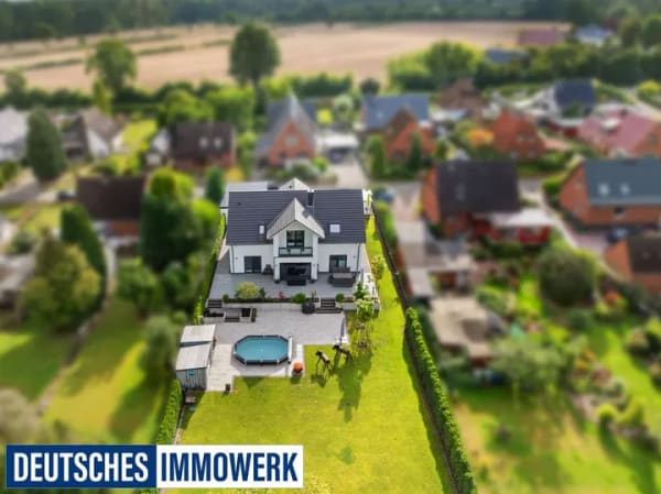 Immobilie in Kröppelshagen-Fahrendorf - Neuwertiges und großzügiges Einfamilienhaus mit A+ Energieeffizienz, Pool und Sauna am Sachsenwald! - Bild 0