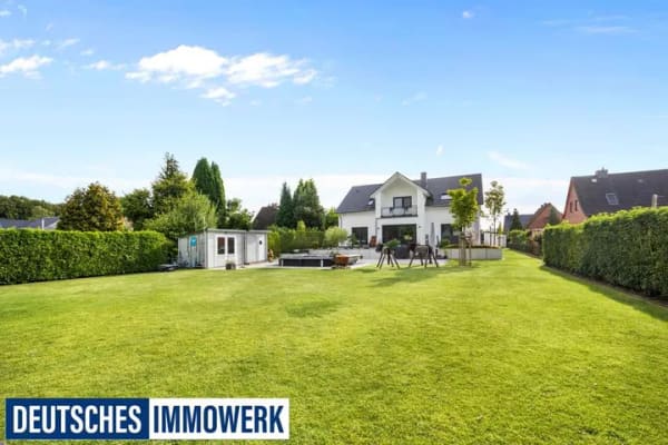 Immobilie in Kröppelshagen-Fahrendorf - Neuwertiges und großzügiges Einfamilienhaus mit A+ Energieeffizienz, Pool und Sauna am Sachsenwald! - Bild 1