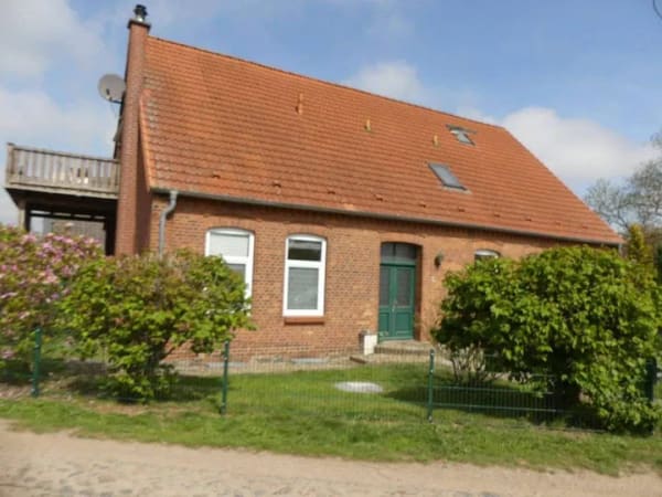 Immobilie in Neukloster - großes solides Wohnhaus mit 3 Wohneinheiten in Neukloster / Perniek - Bild 1