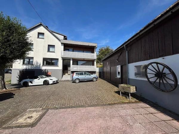 Immobilie in Reichshof - Naturparadies mit Hofcharakter: Großzügiges Einfamilienhaus oder Mehrgenerationen-Landhaus mit Stall und Scheune nahe der Wiehltalsperre - Bild 0