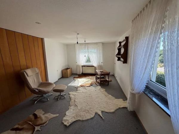 Immobilie in Reichshof - Naturparadies mit Hofcharakter: Großzügiges Einfamilienhaus oder Mehrgenerationen-Landhaus mit Stall und Scheune nahe der Wiehltalsperre - Bild 3
