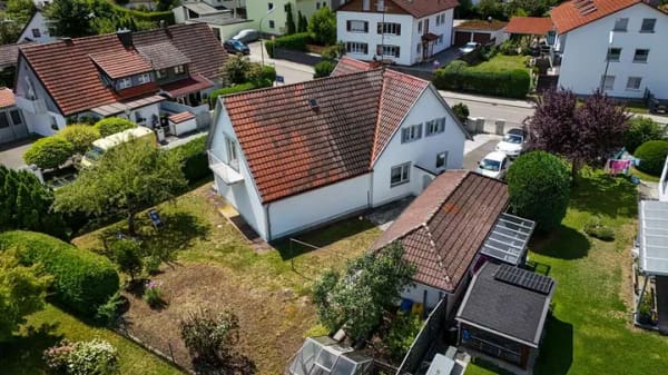 Immobilie in Geretsried - Großzügiges Einfamilienhaus mit viel Platz und Potenzial zur individuellen Gestaltung - Bild 1