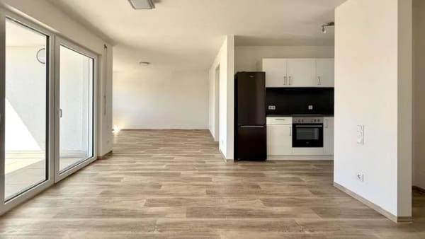 Immobilie in Göggingen - Wohnkomfort ohne Barrieren: Neuwertige Etagenwohnung mit Balkon  - Bild 1