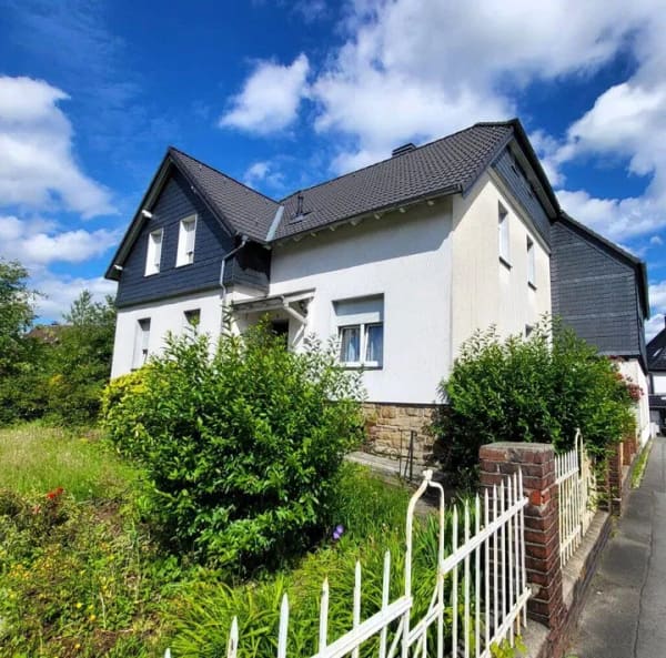 Immobilie in Wetter (Ruhr) - Vielseitiges Mehrfamilienhaus in zentraler Lage von Wetter-Grundschöttel - Bild 0