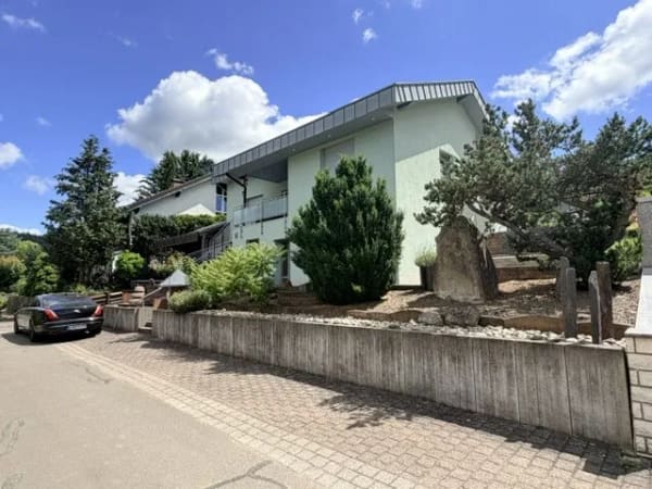 Immobilie in Oberwiesen - EUPORA® Immobilien: Großzügies Wohnhaus mit Garagen und Garten in Oberwiesen. - Bild 0