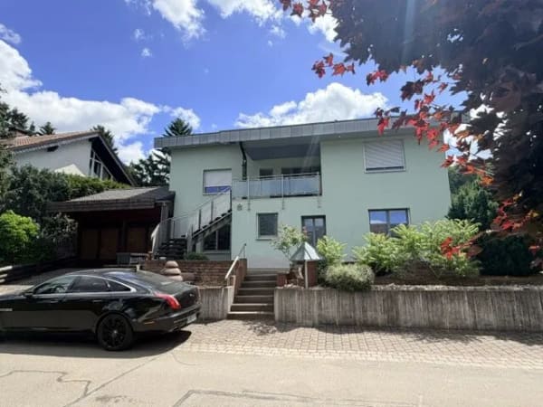 Immobilie in Oberwiesen - EUPORA® Immobilien: Großzügies Wohnhaus mit Garagen und Garten in Oberwiesen. - Bild 1