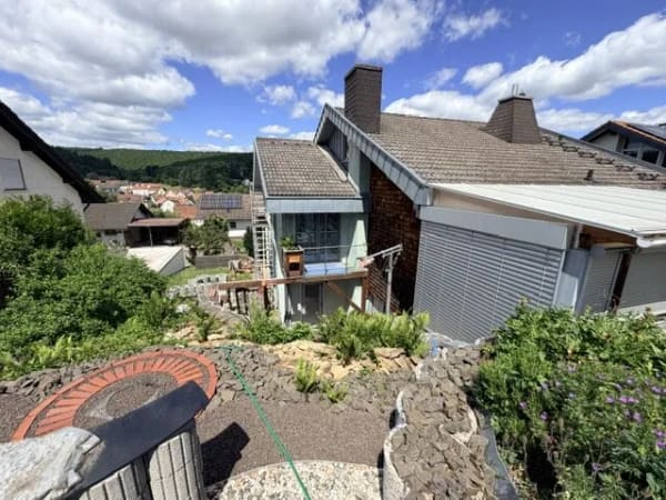 Immobilie in Oberwiesen - EUPORA® Immobilien: Großzügies Wohnhaus mit Garagen und Garten in Oberwiesen. - Bild 2