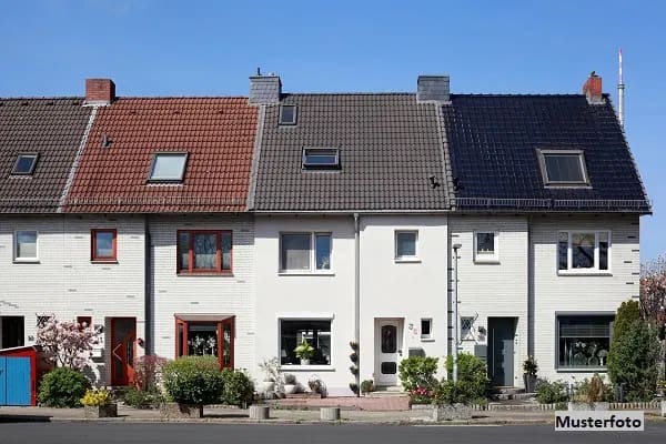 Immobilie in Sömmerda - Einfamilien-Reihenhaus mit überdachtem Freisitz - provisionsfrei - Bild 0