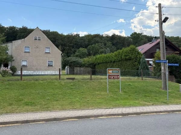 Immobilie in Sondershausen - Einfamilienhaus auf einem 3.748 m² großem Grundstück und viel Platz im Haus und Nebengebäuden - Bild 0