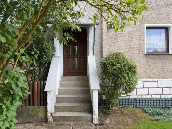Immobilie in Sondershausen - Einfamilienhaus auf einem 3.748 m² großem Grundstück und viel Platz im Haus und Nebengebäuden - Bild 1
