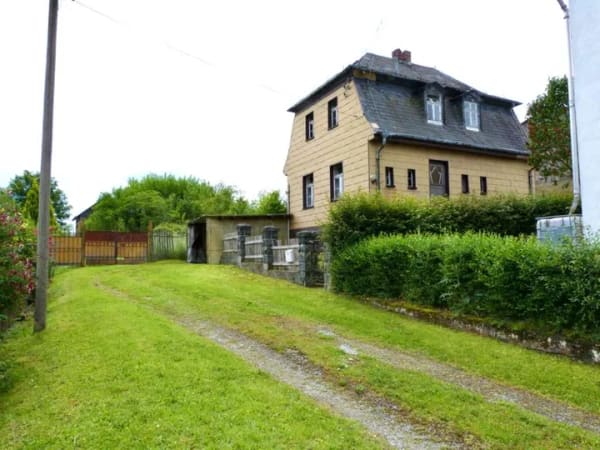 Immobilie in Greiz - Freistehendes Einfamilienhaus mit Garage und Rohbau einer Werkstatt ! - Bild 0