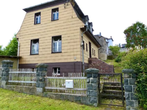 Immobilie in Greiz - Freistehendes Einfamilienhaus mit Garage und Rohbau einer Werkstatt ! - Bild 1