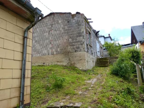 Immobilie in Greiz - Freistehendes Einfamilienhaus mit Garage und Rohbau einer Werkstatt ! - Bild 2