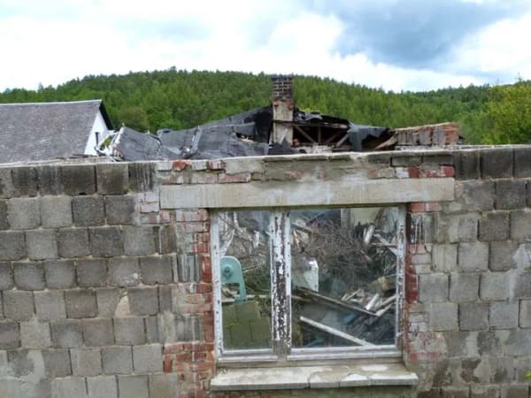 Immobilie in Greiz - Freistehendes Einfamilienhaus mit Garage und Rohbau einer Werkstatt ! - Bild 3