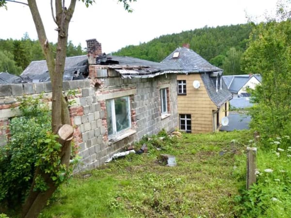 Immobilie in Greiz - Freistehendes Einfamilienhaus mit Garage und Rohbau einer Werkstatt ! - Bild 4