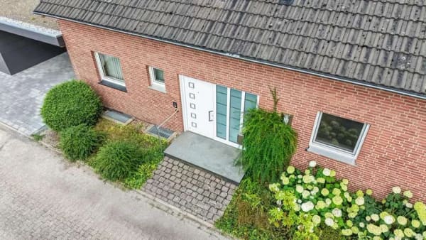 Immobilie in Harsewinkel - Großzügiges Einfamilienhaus mit Einliegerwohnung, Doppelgarage und weitläufiger Dachterrasse! - Bild 1