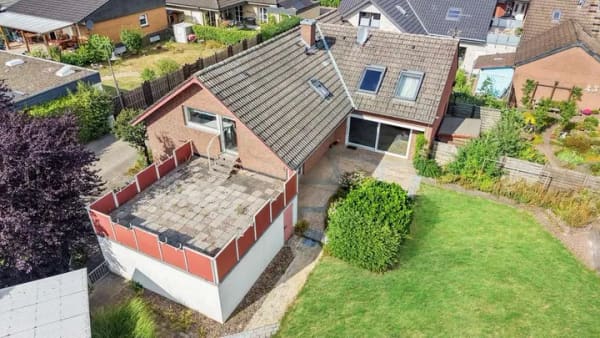 Immobilie in Harsewinkel - Großzügiges Einfamilienhaus mit Einliegerwohnung, Doppelgarage und weitläufiger Dachterrasse! - Bild 3