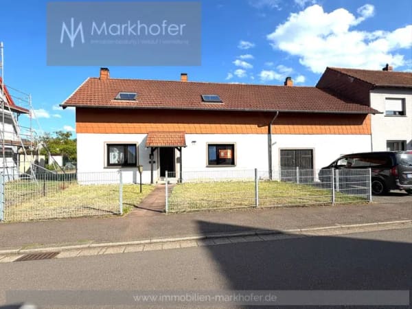 Immobilie in Homburg - Einfamilienhaus mit großem Grundstück und Entwicklungspotenzial in Homburg-Jägersburg - Bild 0