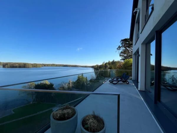 Immobilie in Pinnow - Wo Natur und Lebensqualität zuhause sind – außergewöhnliches Neubau-Anwesen direkt am See - Bild 2