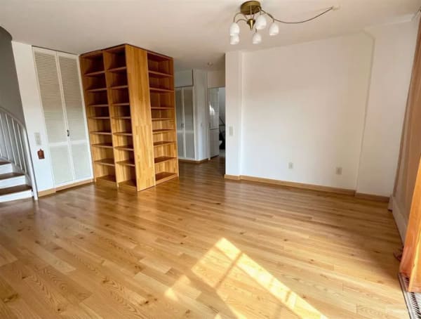 Immobilie in Wiesbaden - Wo die Dachterrasse zum zweiten Wohnzimmer wird – Penthouse-Maisonette über zwei Ebenen - Bild 2