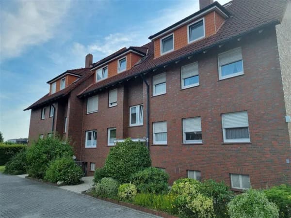 Immobilie in Jever - Bezugsfreie Dachgeschosswohnung in ruhiger und zentraler Wohnlage - Bild 1