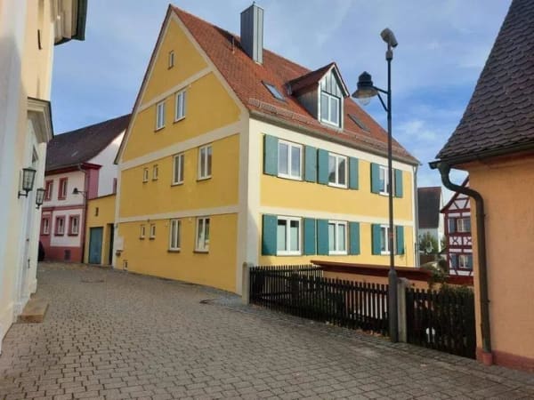 Immobilie in Windsbach - Mehrfamilienhaus mit 4 Wohneinheiten und einem Carport …und das mitten in Windsbach - Bild 1