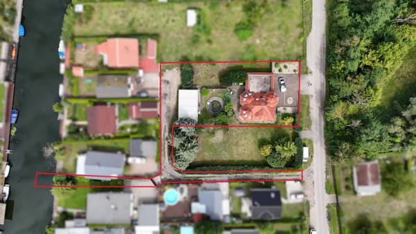 Immobilie in Ketzin/Havel - Einfamilienhaus in unmittelbarer Wassernähe mit einzigartiger Türmchen-Architektur! - Bild 1